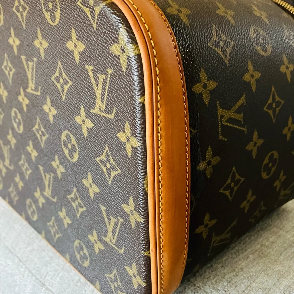 Louis Vuitton Monogram Brown Vanity Case with Gold Chain Strap - Picture 16 of 16